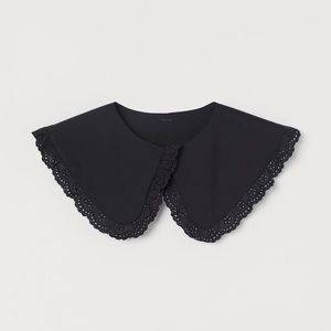H&M Lace-Trimmed Collar in Black.Great condition.good as new.Sold out everywhere